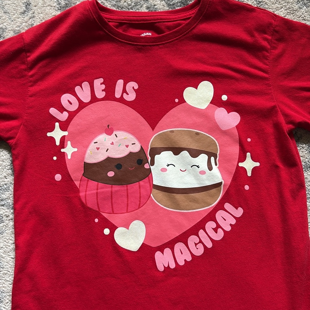 Hybrid & Company Red “Love Is Magical” Squishmallows Girl T-Shirt - Picture 2 of 4